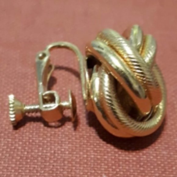 Vintage Napier Knot Earrings Gold tone Screw Back 1980's - Picture 4 of 5